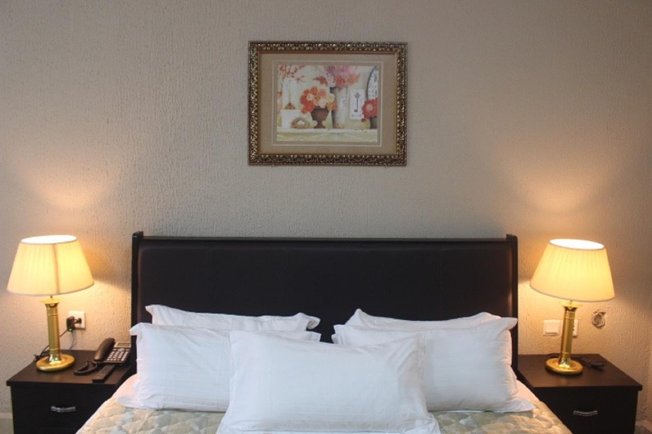 Corina Hotel Monrovia Exterior photo