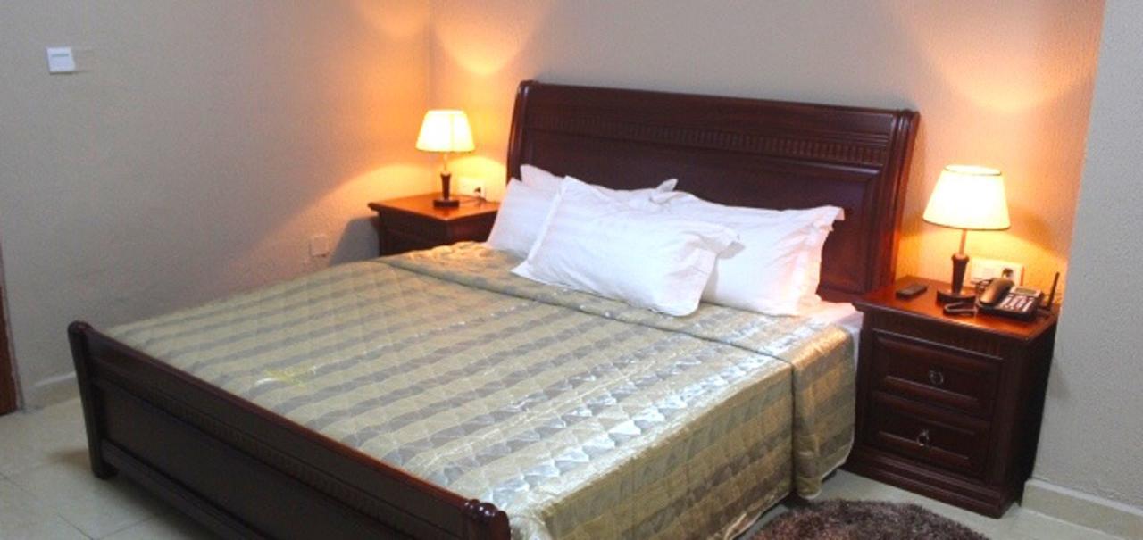 Corina Hotel Monrovia Exterior photo