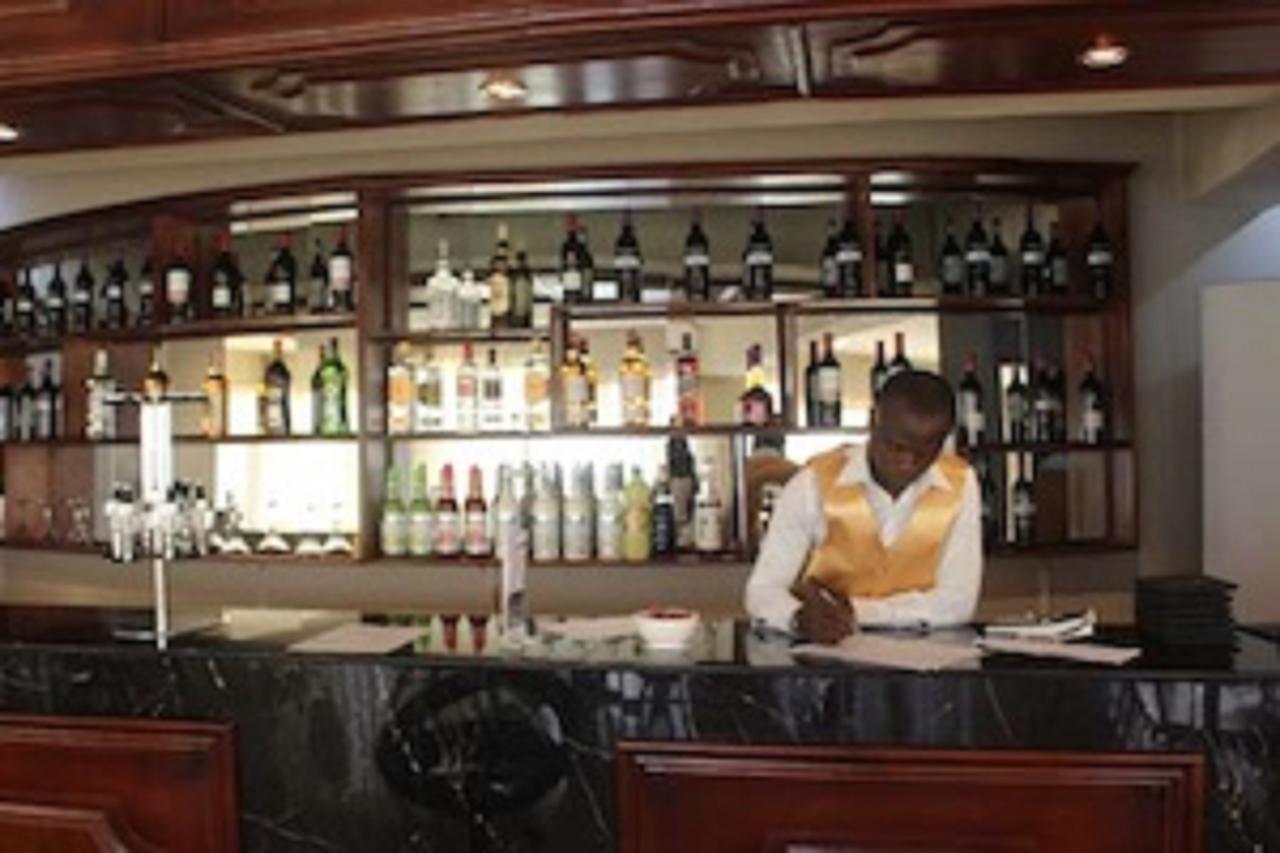 Corina Hotel Monrovia Exterior photo