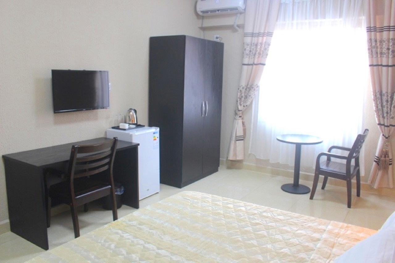 Corina Hotel Monrovia Exterior photo